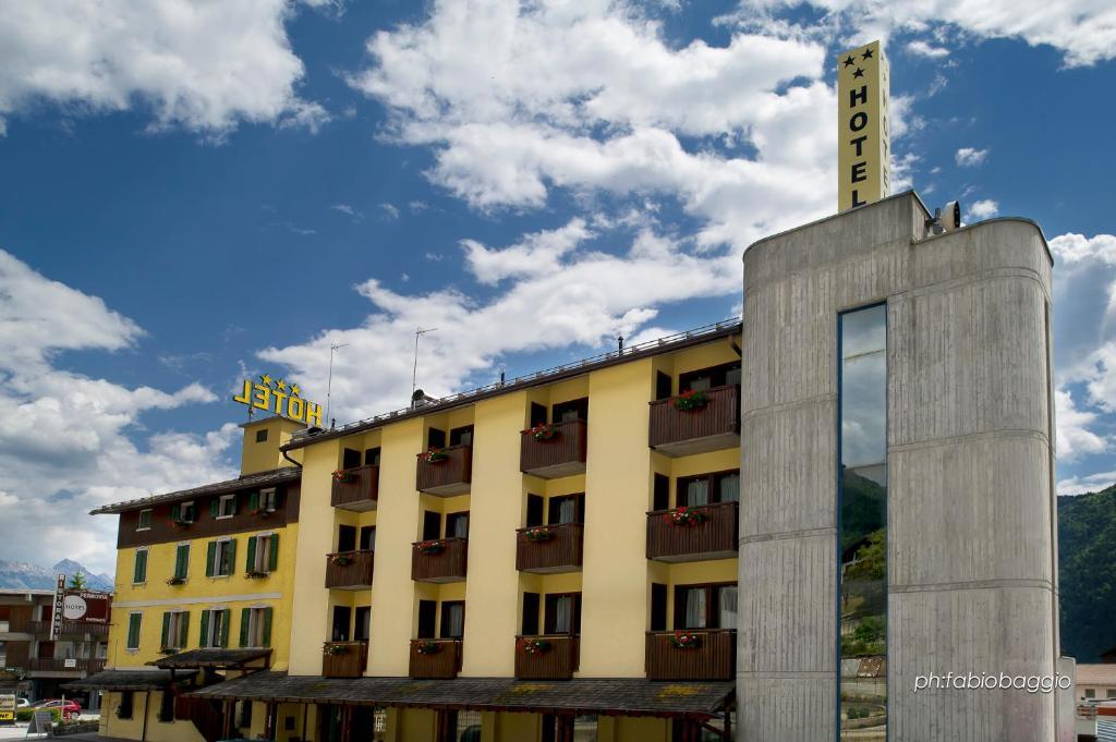 Hotel Ferrovia Calalzo di Cadore Dış mekan fotoğraf